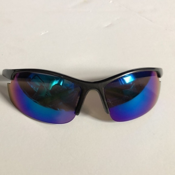 🏵2/$35🏵 Fashion Sunglasses - Picture 3 of 11